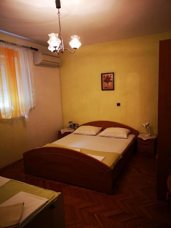 Apartments Anita Sibinj Krmpotski Exterior foto